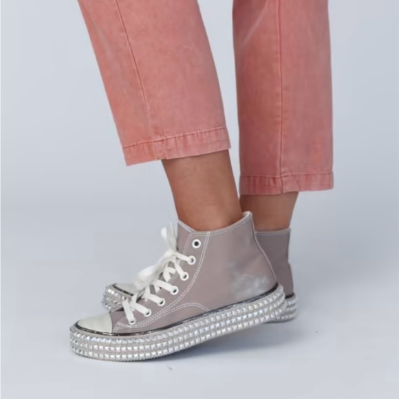 Three bird nest
CHANTEL STUDDED HIGH TOP SNEAKER in mocha size 8.5 - Picture 4 of 6